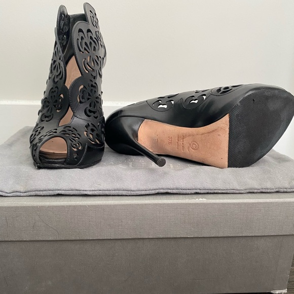 Leather Alexander McQeen Bootie. - Picture 4 of 9